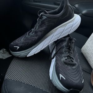 Women’s Hoka Arahi sneaker